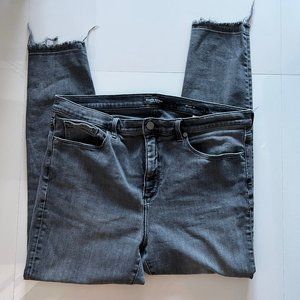 BANANA REPUBLIC Skinny Jeans Sz 33 Gray distressed wash Cotton Stretch denim
